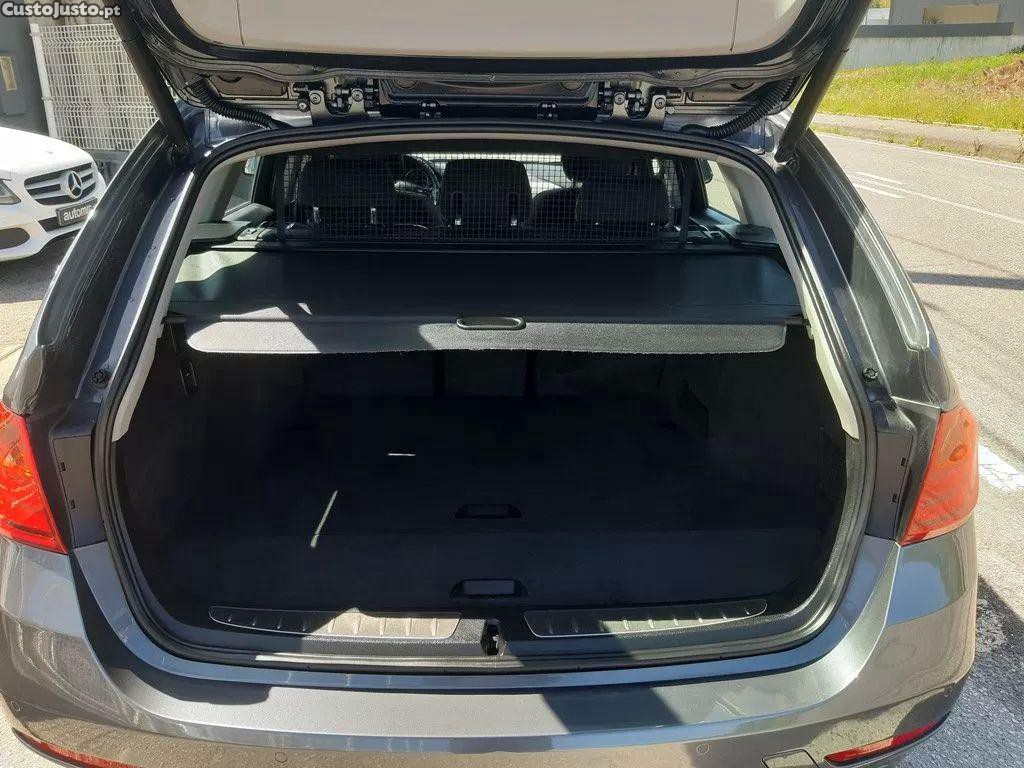 BMW 318 D touring line sport — fotografia 14
