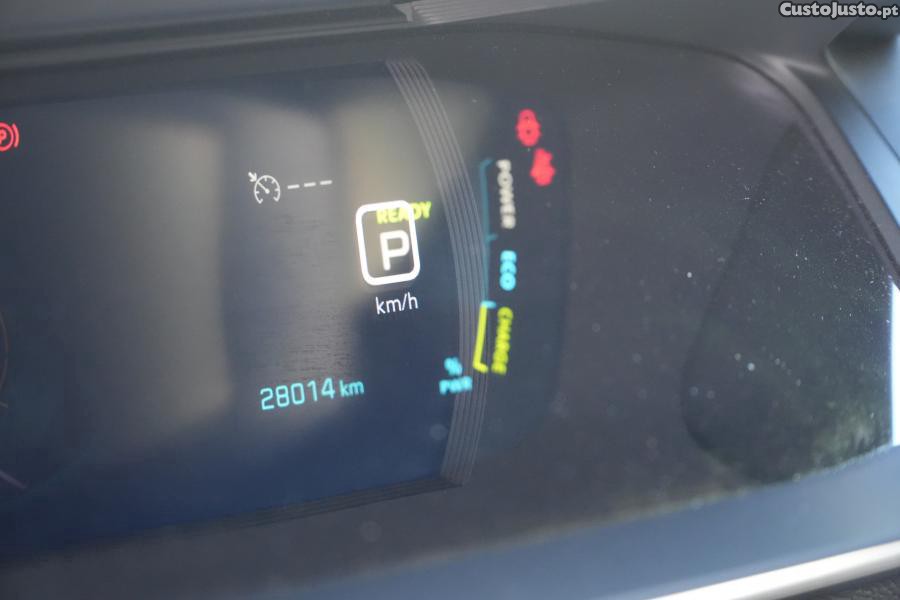 Peugeot e-2008 50 kWh Allure Pack — fotografia 4