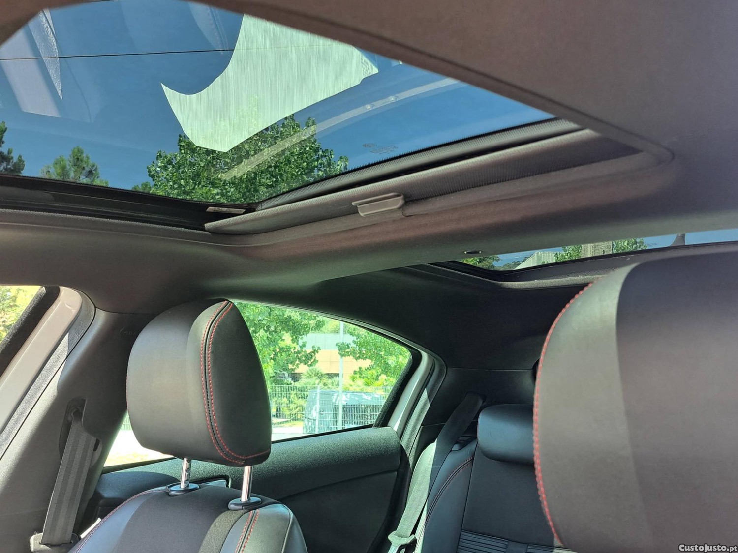 Alfa Romeo Giulietta 1.6 JTDM Distictive 105 cv — fotografia 13