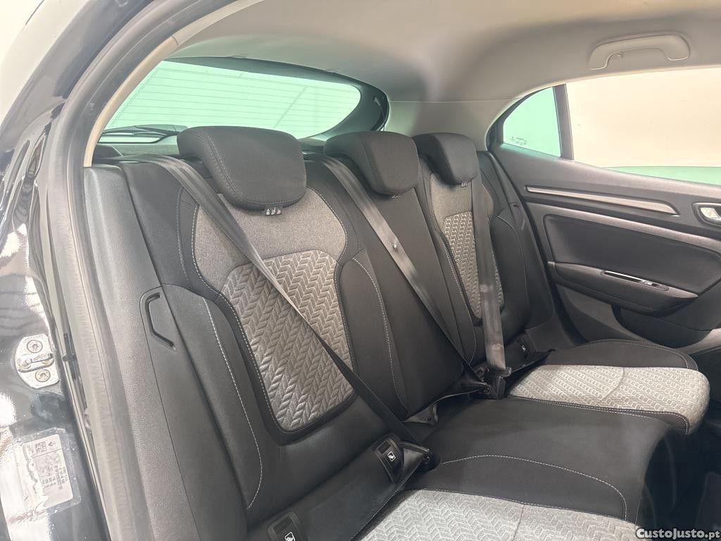 Renault Mégane 1.3 TCe Limited 140cv — fotografia 19