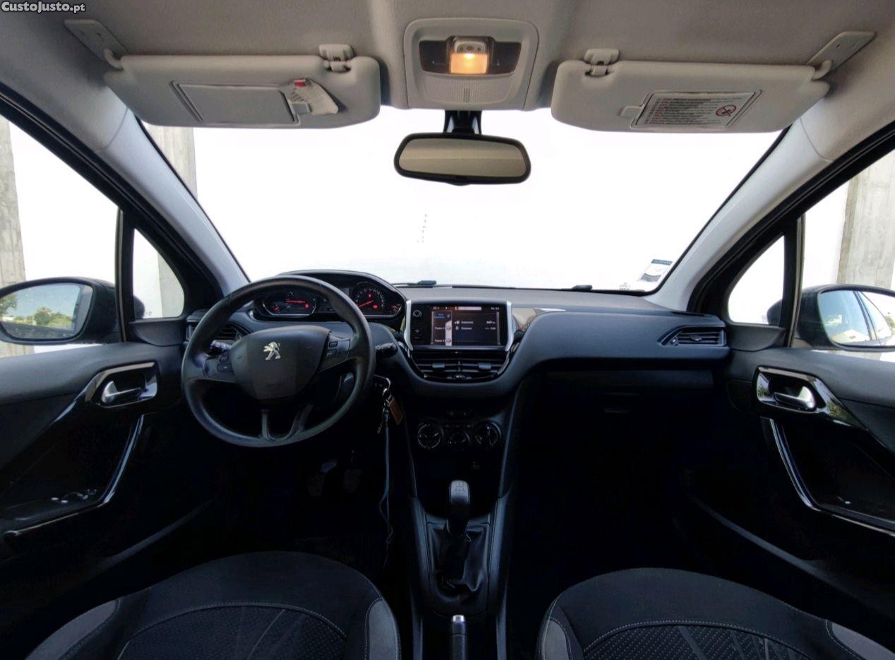 Peugeot 208 1.2 — fotografia 2