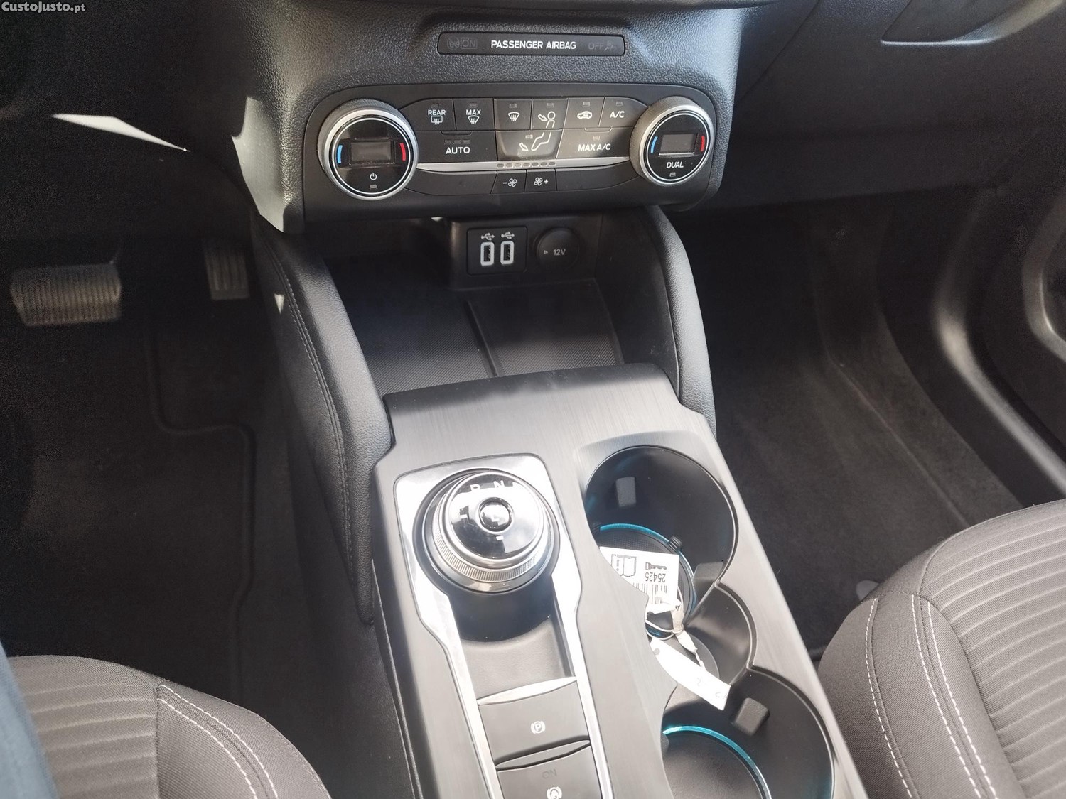 Ford Kuga 1.5 TDCI TITANIUM AUTO — fotografia 3