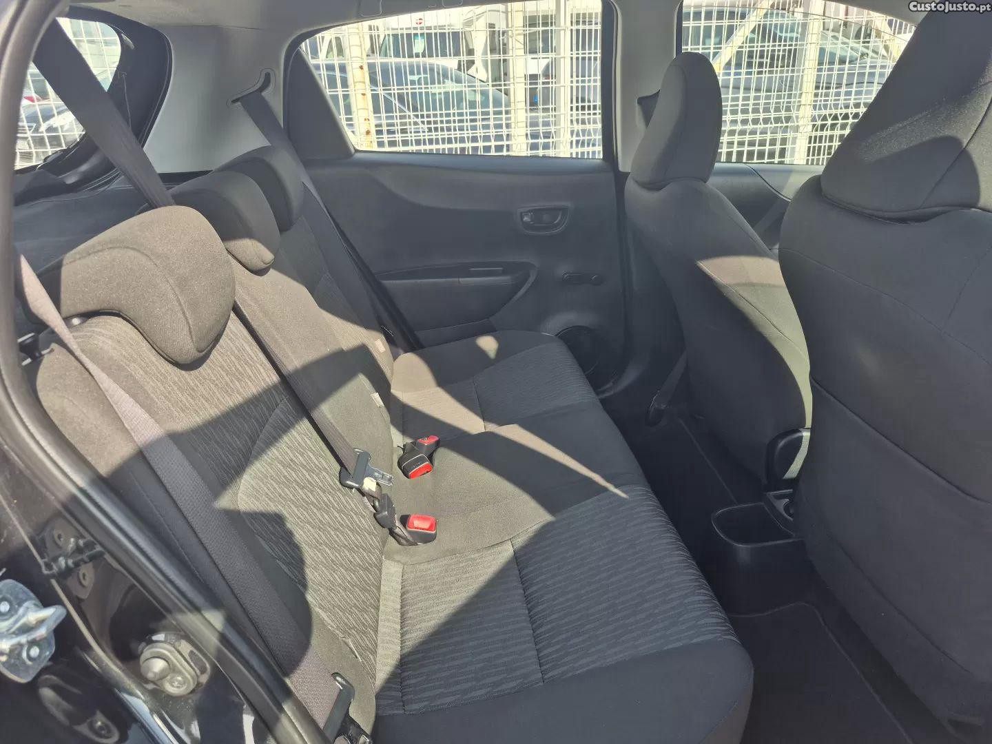 Toyota Yaris 1.0 vvt-i comfort+ac+vsc — fotografia 3