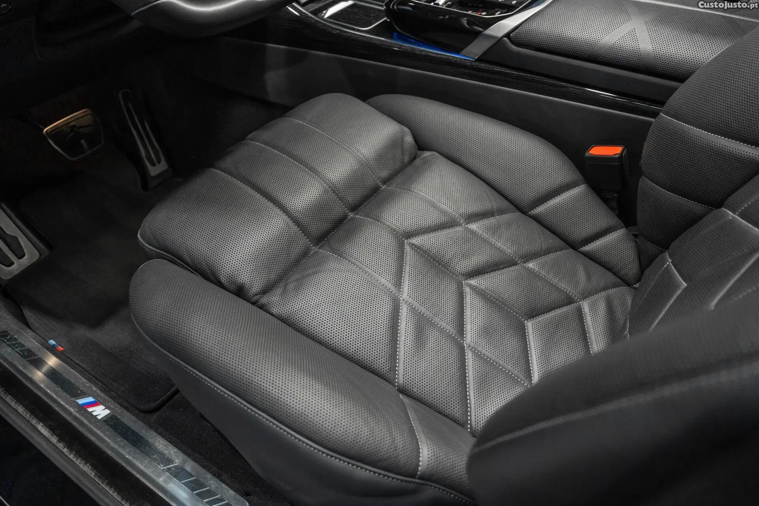 BMW 750 e xDrive Pack Desportivo M — fotografia 3