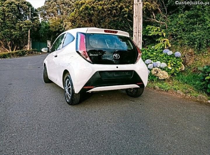 Toyota Aygo 2018 — fotografia 4