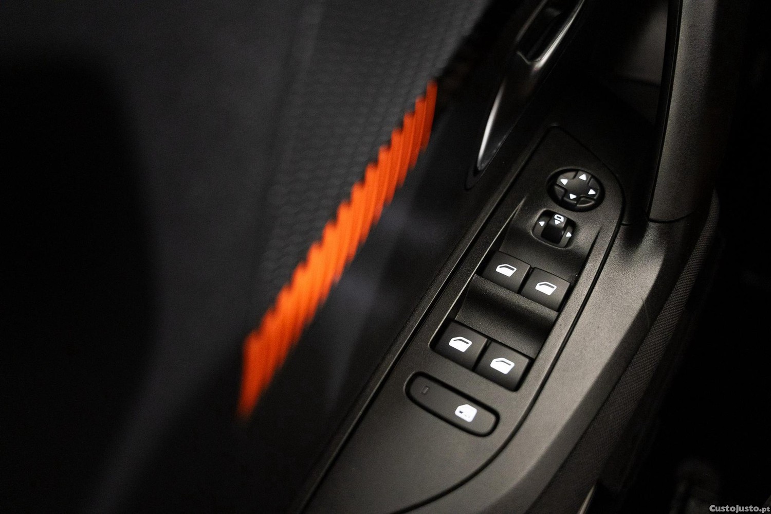 Peugeot 2008 1.2 PureTech Active Pack — fotografia 4