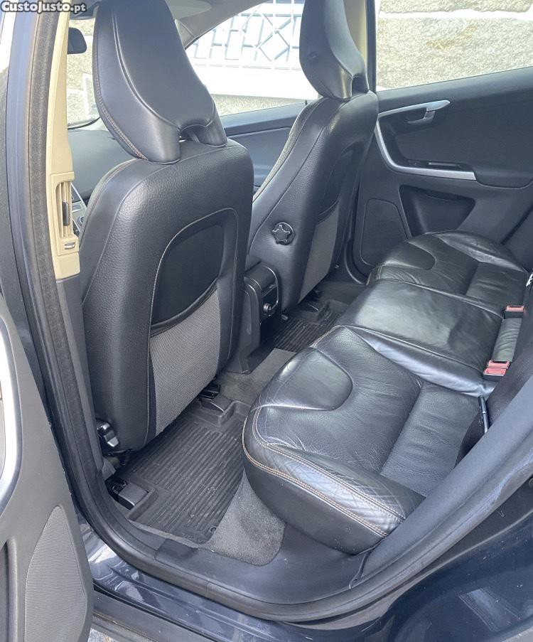 Volvo XC 60 Drive e — fotografia 4