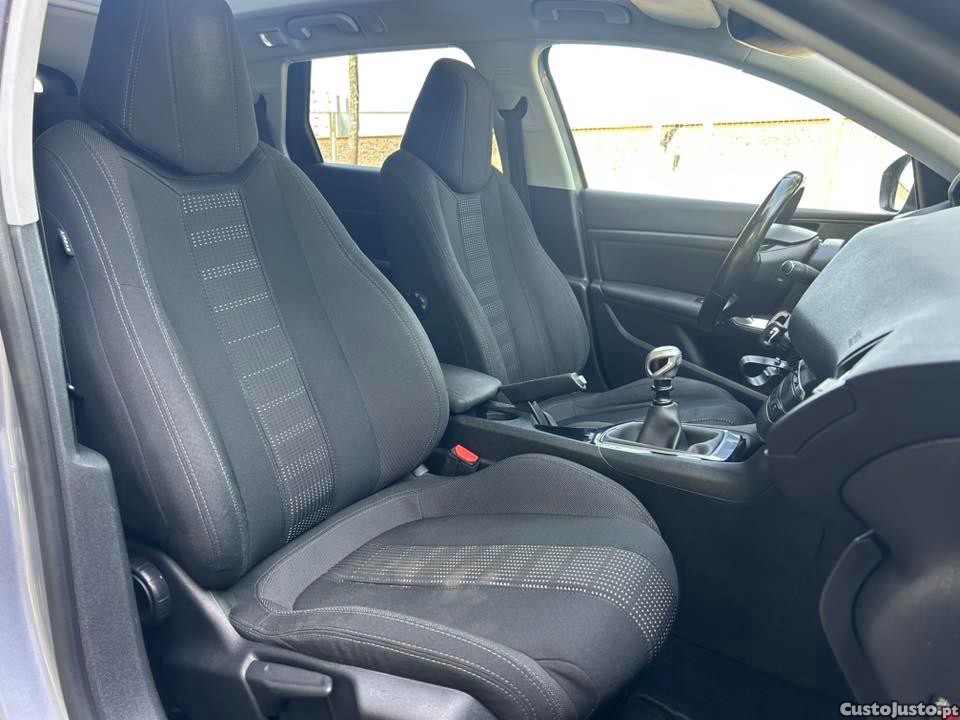 Peugeot 308 SW 1.6HDI Allure — fotografia 4
