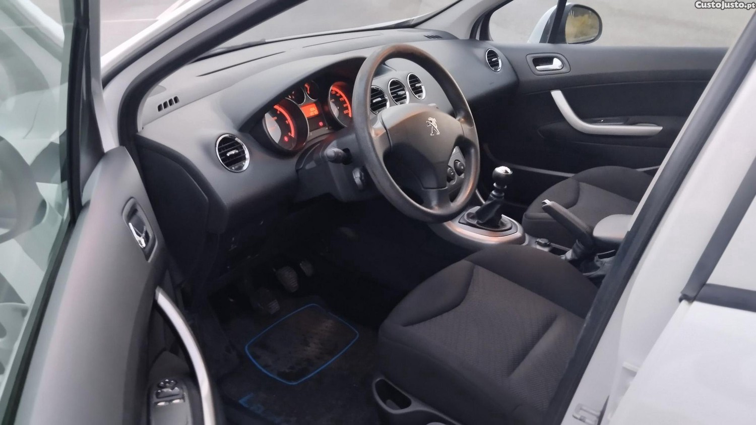 Peugeot 308 1.6 HDi — photo 2