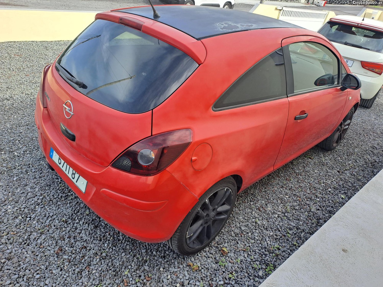 Opel Corsa Black edition — fotografia 4