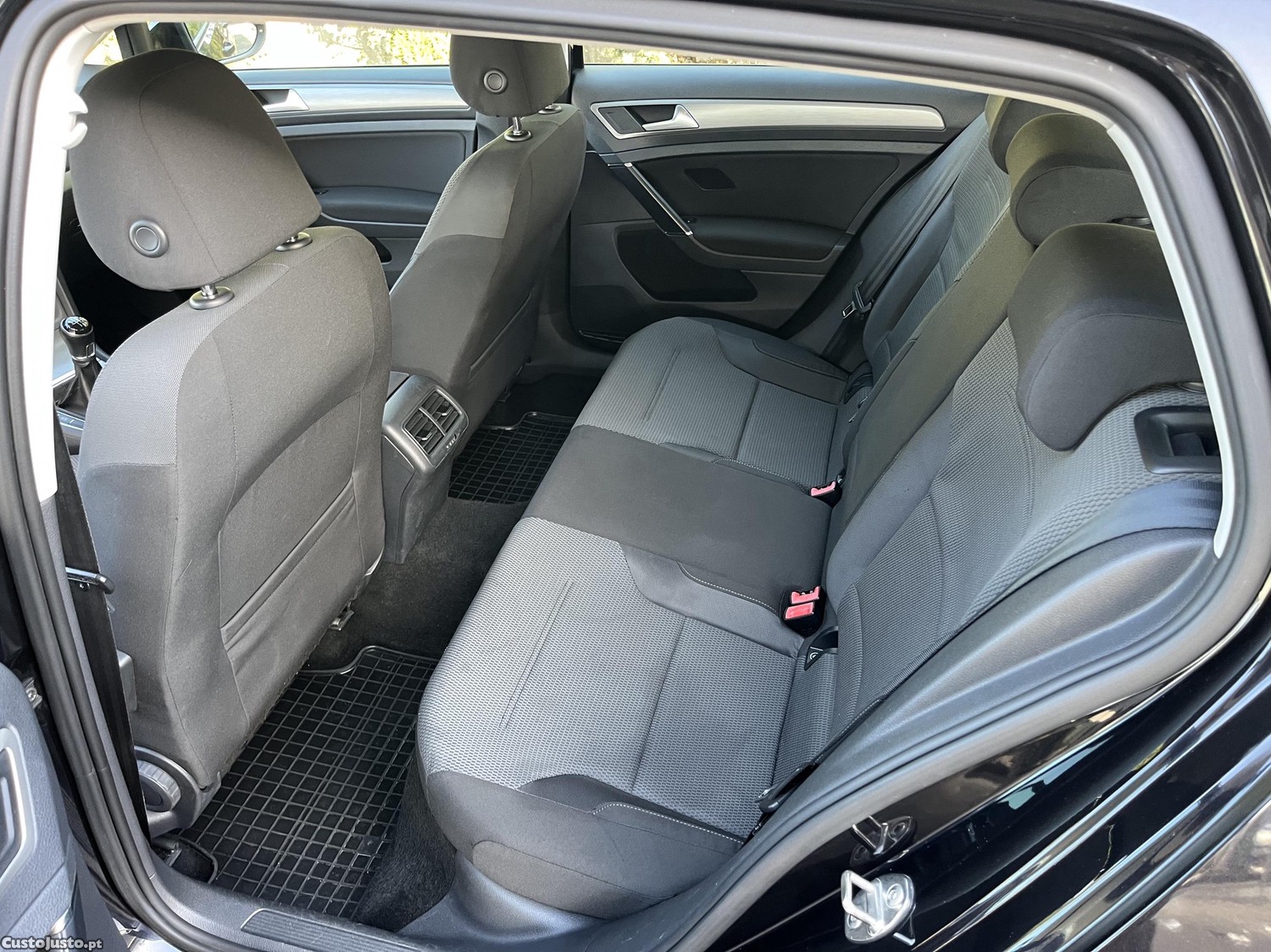 Volkswagen Golf 1.6Tdi BLUEMOTION — fotografia 3