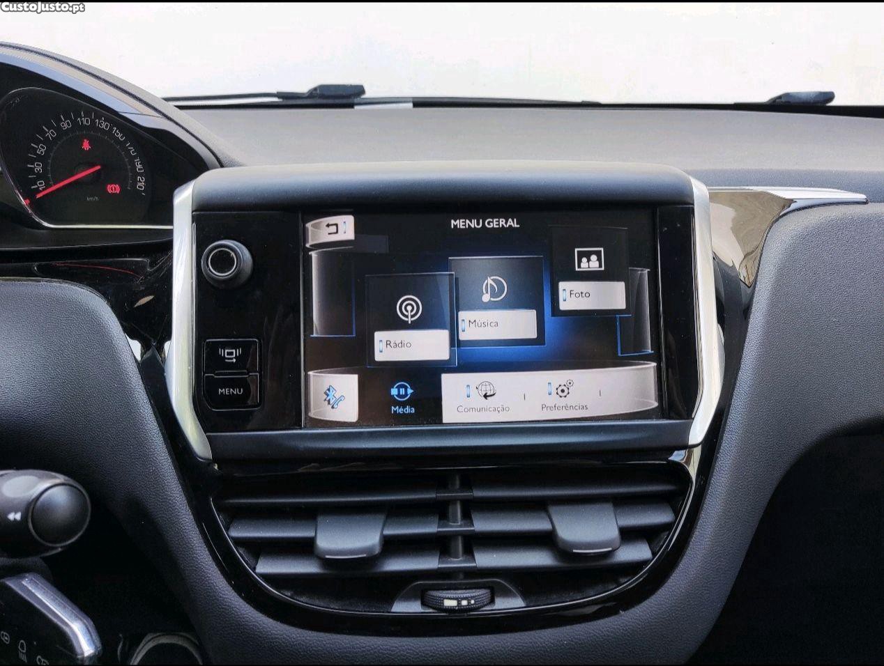 Peugeot 208 1.2 — fotografia 3