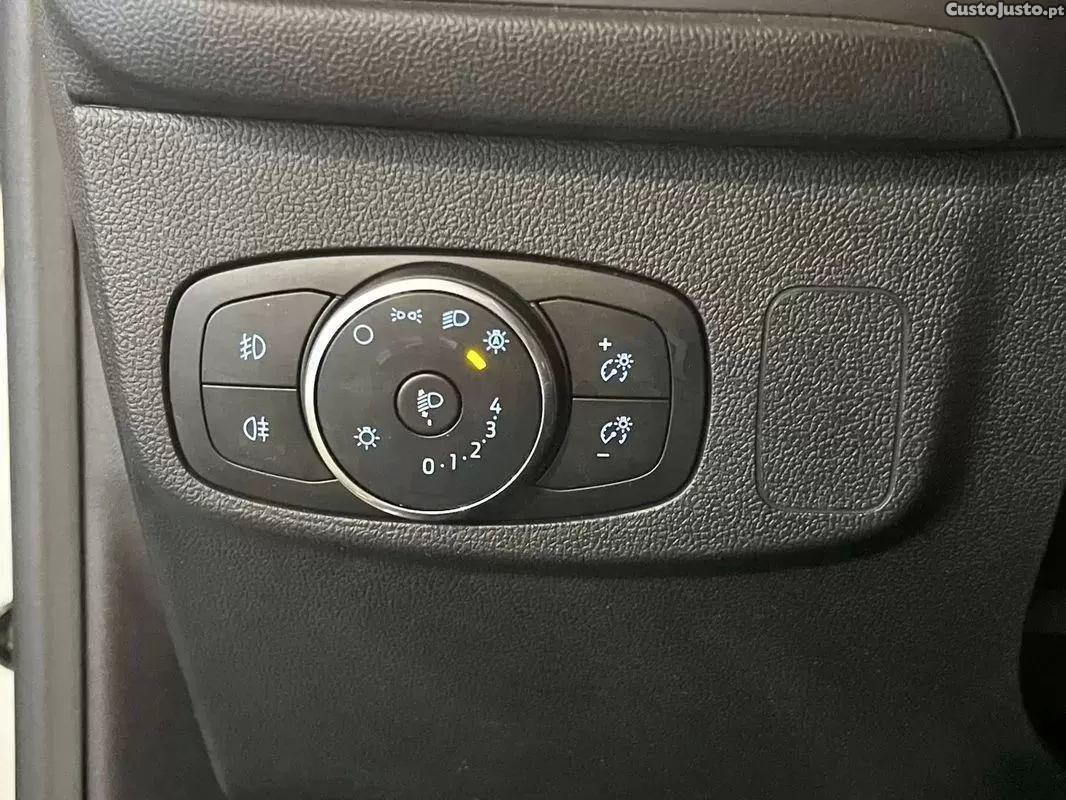 Ford Focus 1.5 tdci ecoblue st-line — fotografia 2
