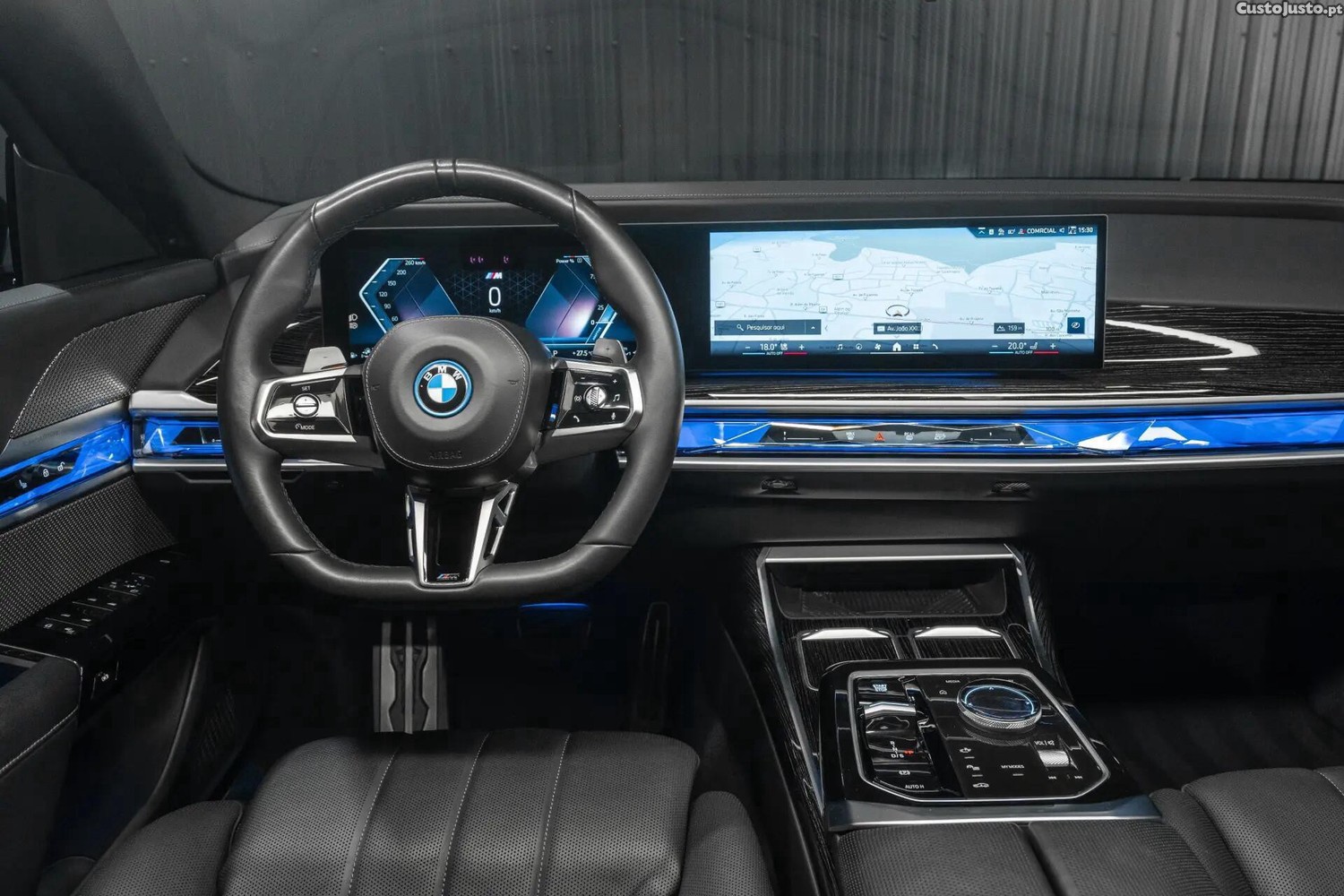 BMW 750 e xDrive Pack Desportivo M — fotografia 19