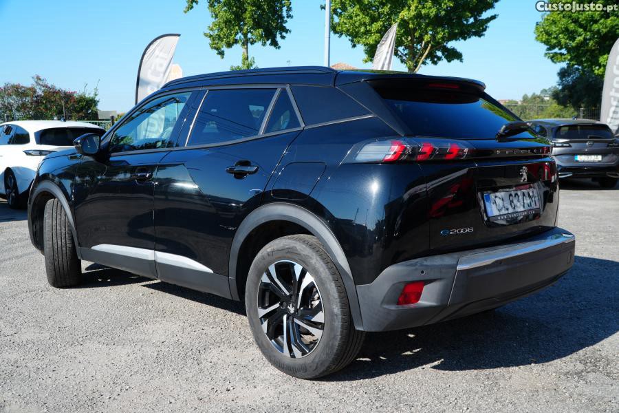 Peugeot e-2008 50 kWh Allure Pack — fotografia 7