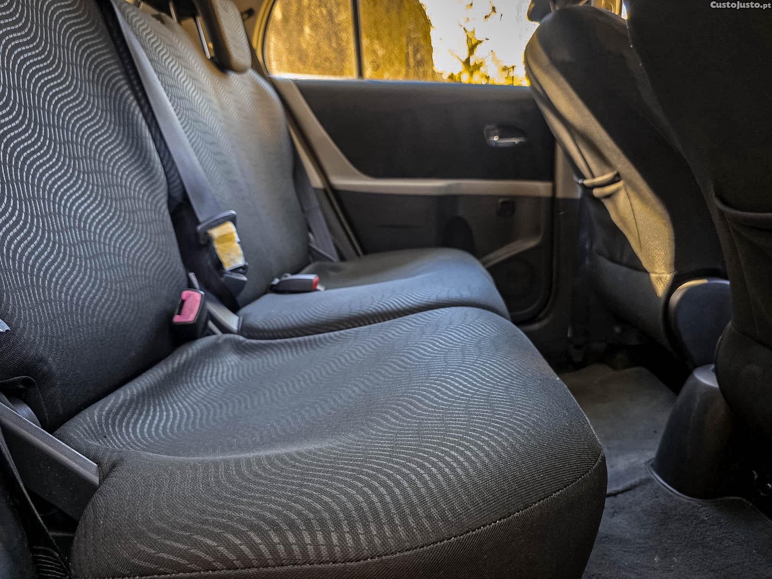 Toyota Yaris 1.3 VVTI — fotografia 4