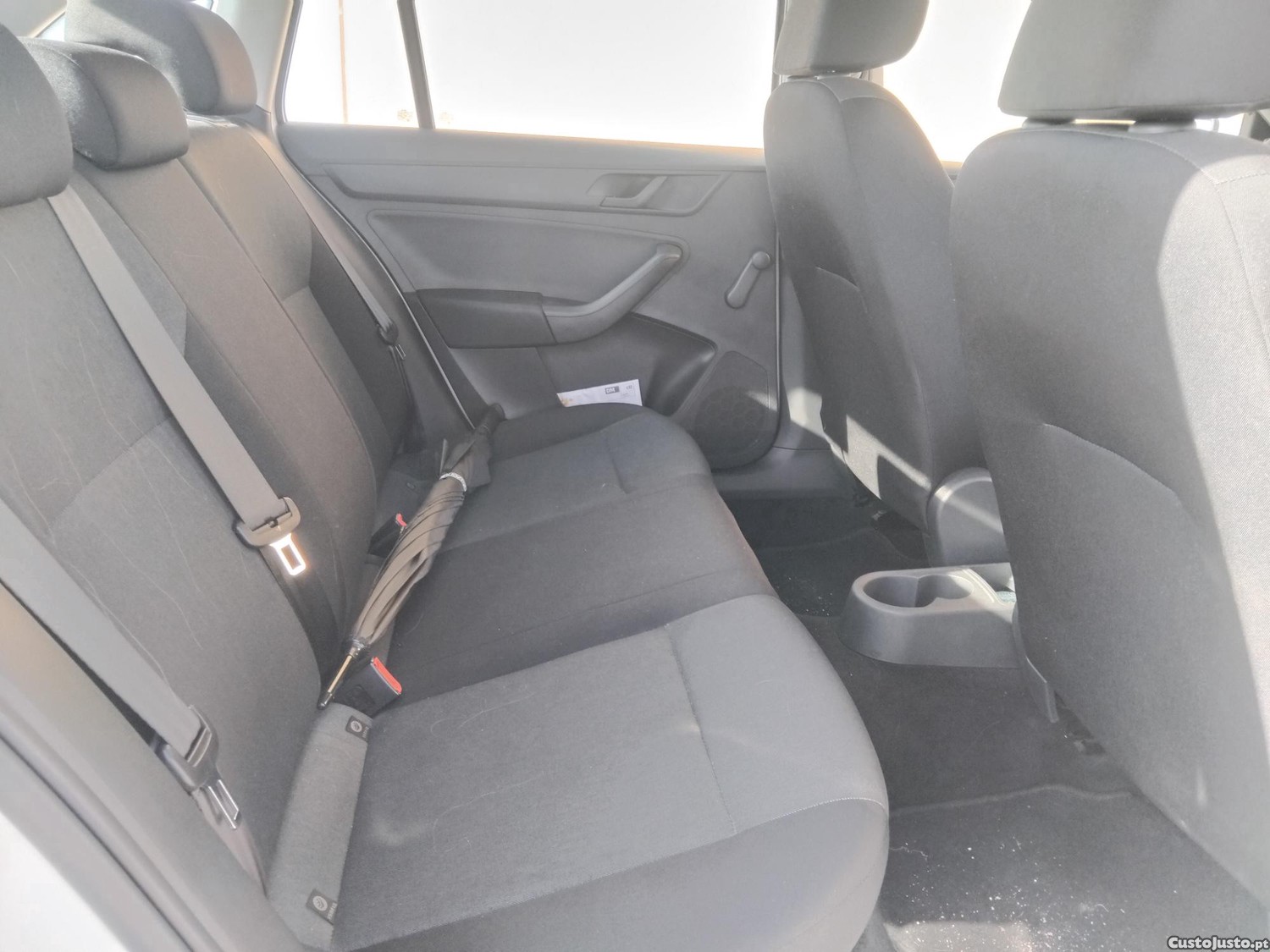 Skoda Rapid Spaceback 1.4 tdi dsg — fotografia 3