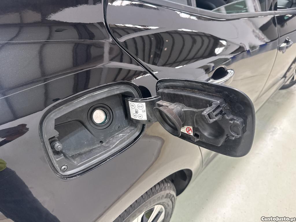 Renault Mégane 1.3 TCe Limited 140cv — fotografia 12