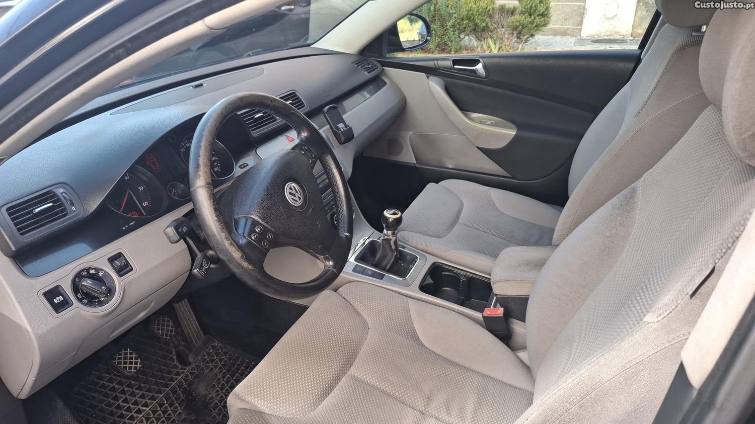 Volkswagen Passat 2.0 TDi Confortline — fotografia 7