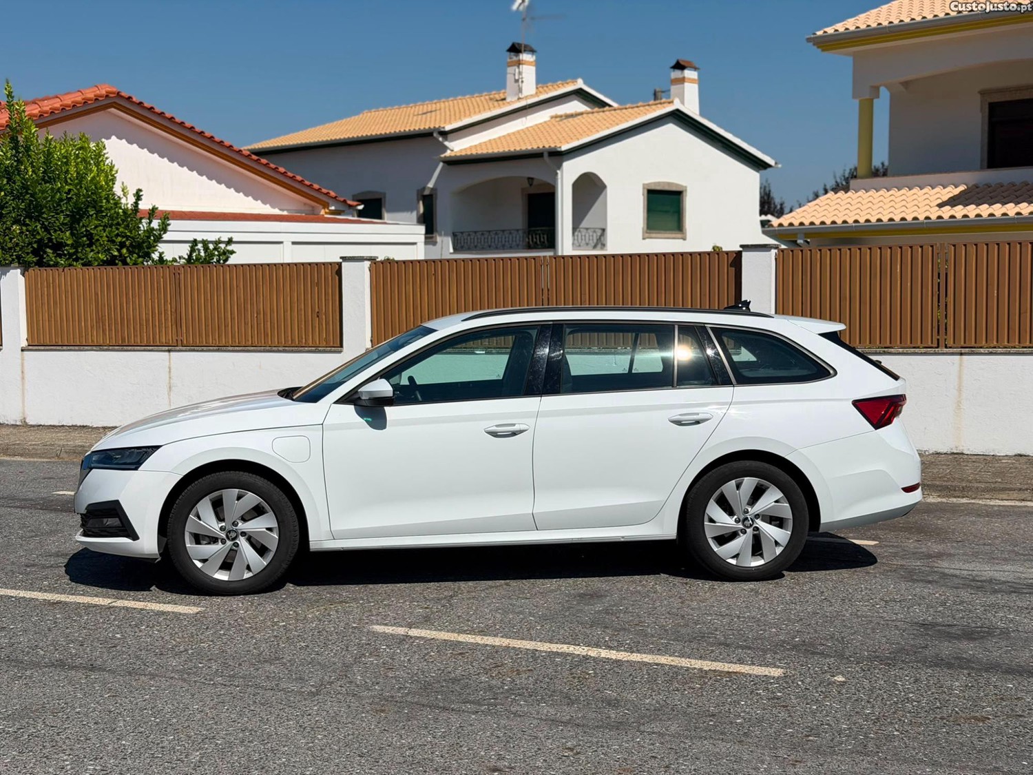 Skoda Octavia 1.4 TSI iV Ambition - 204cv — fotografia 3