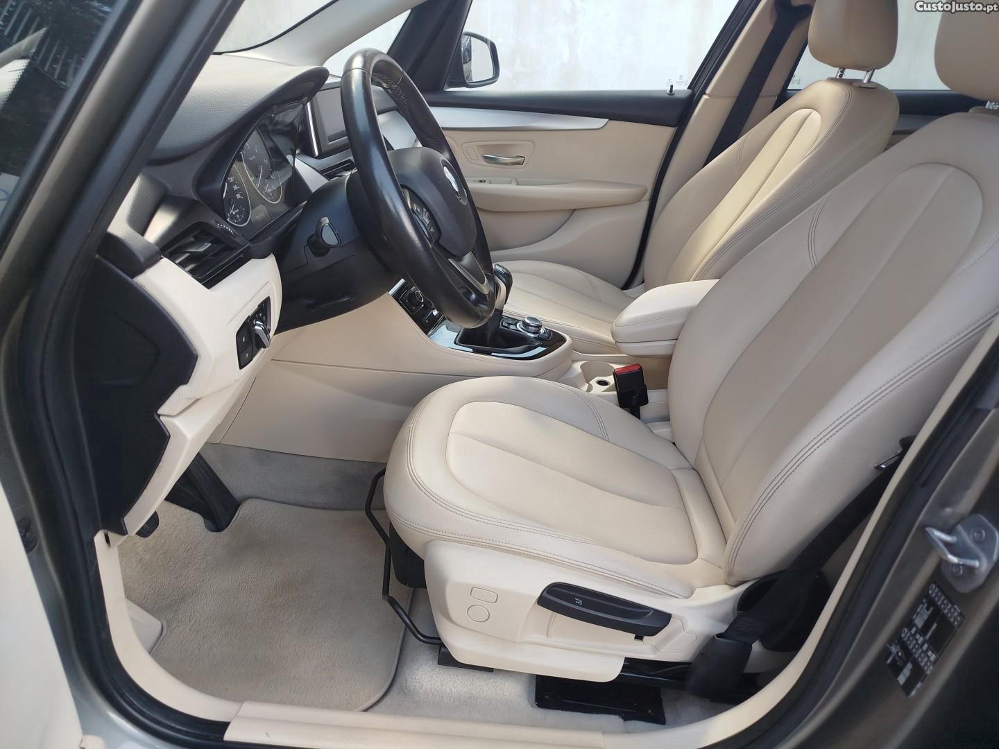 BMW 216 Active Tourer d Luxury Line — fotografia 22