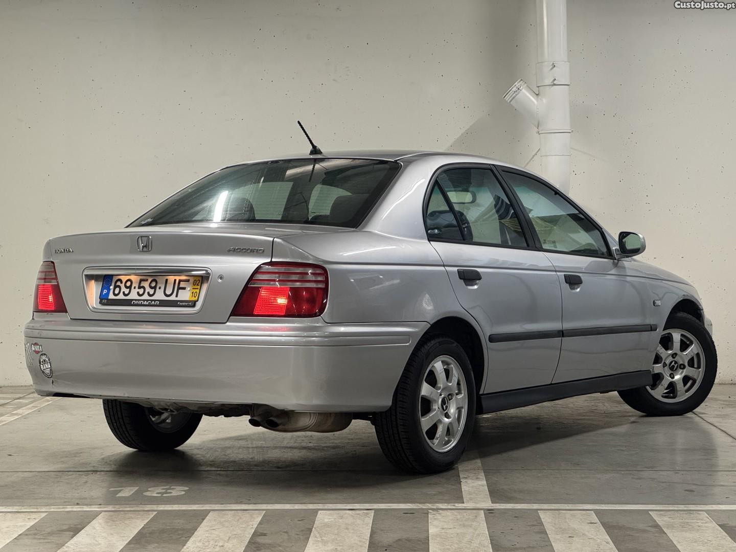 Honda Accord 1.6 LS — fotografia 15