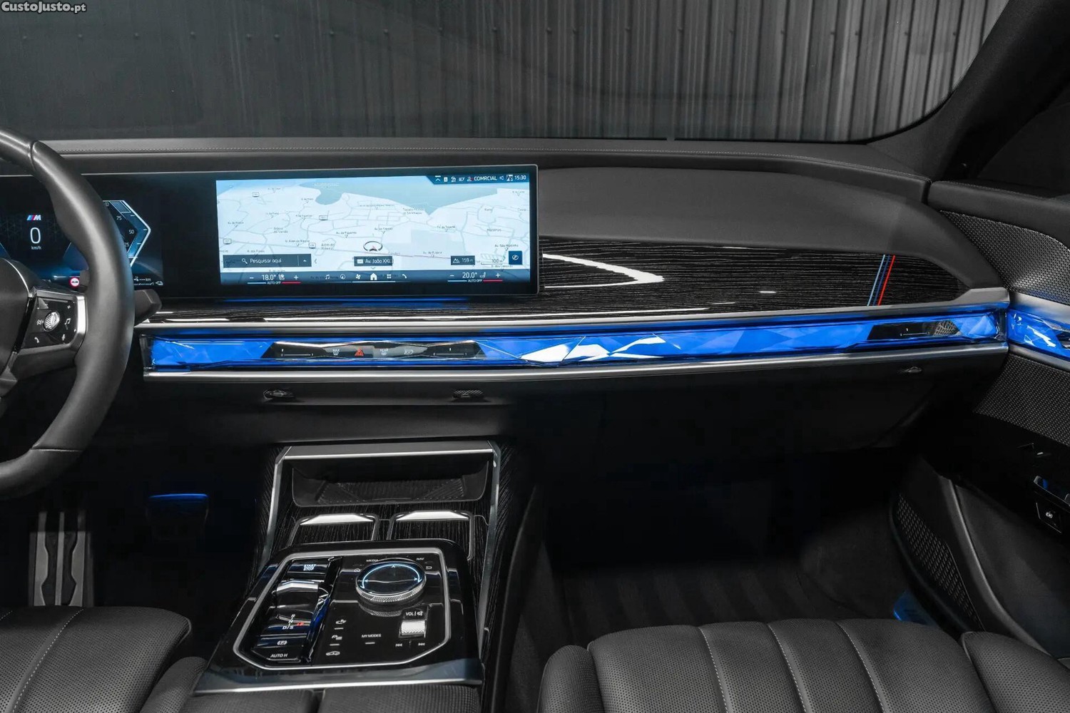 BMW 750 e xDrive Pack Desportivo M — fotografia 18