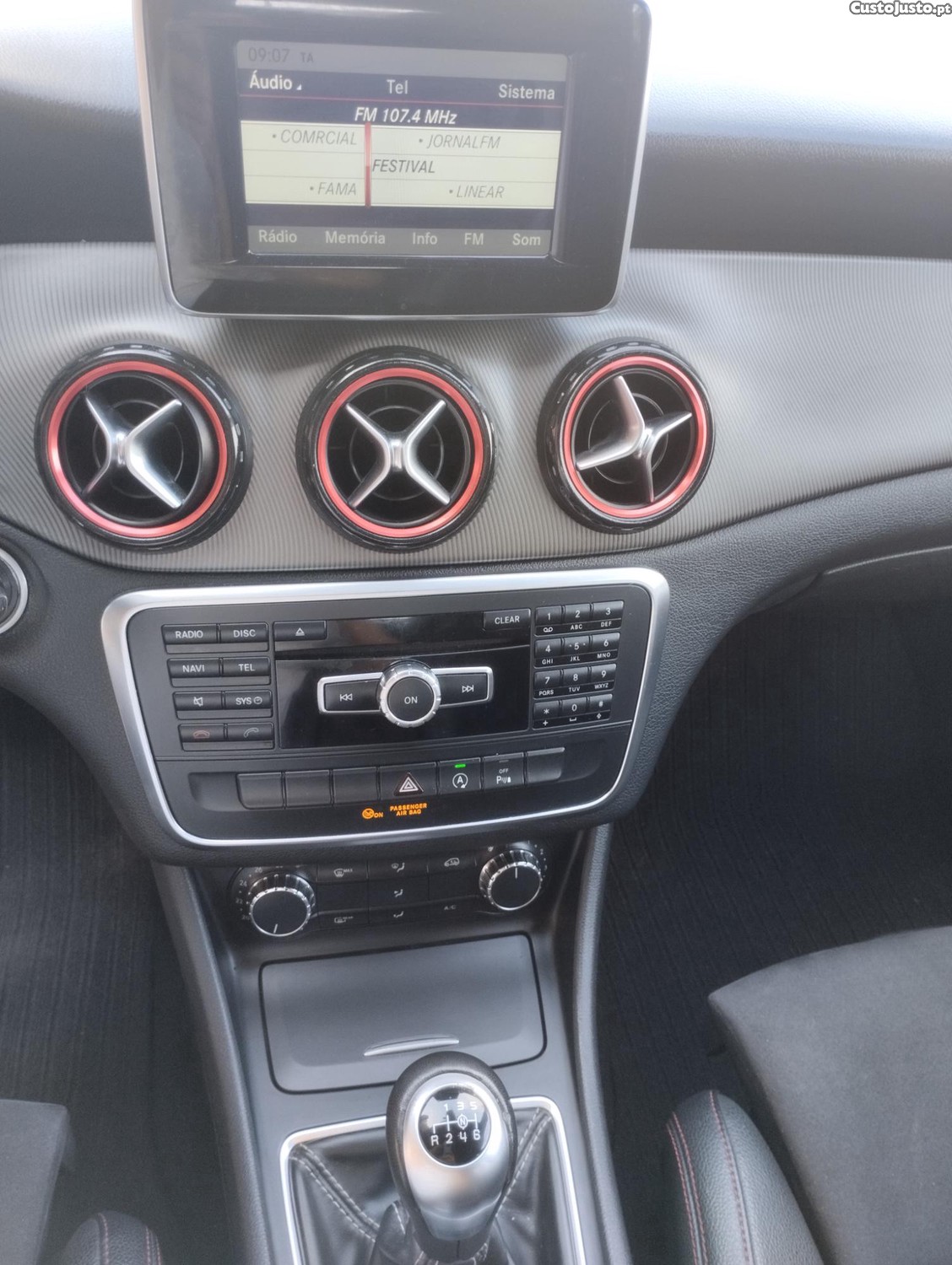 Mercedes-Benz GLA 180 CDI - PACK AMGLINE - NACIONAL - C/ Garantia - Distribuição Mudada - "Imbatível" — fotografia 4