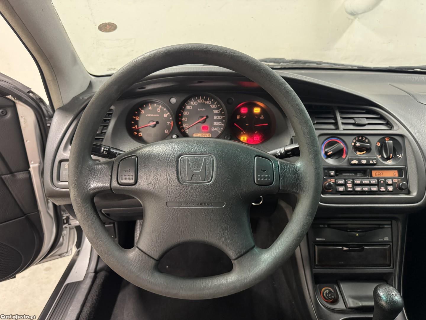 Honda Accord 1.6 LS — fotografia 8