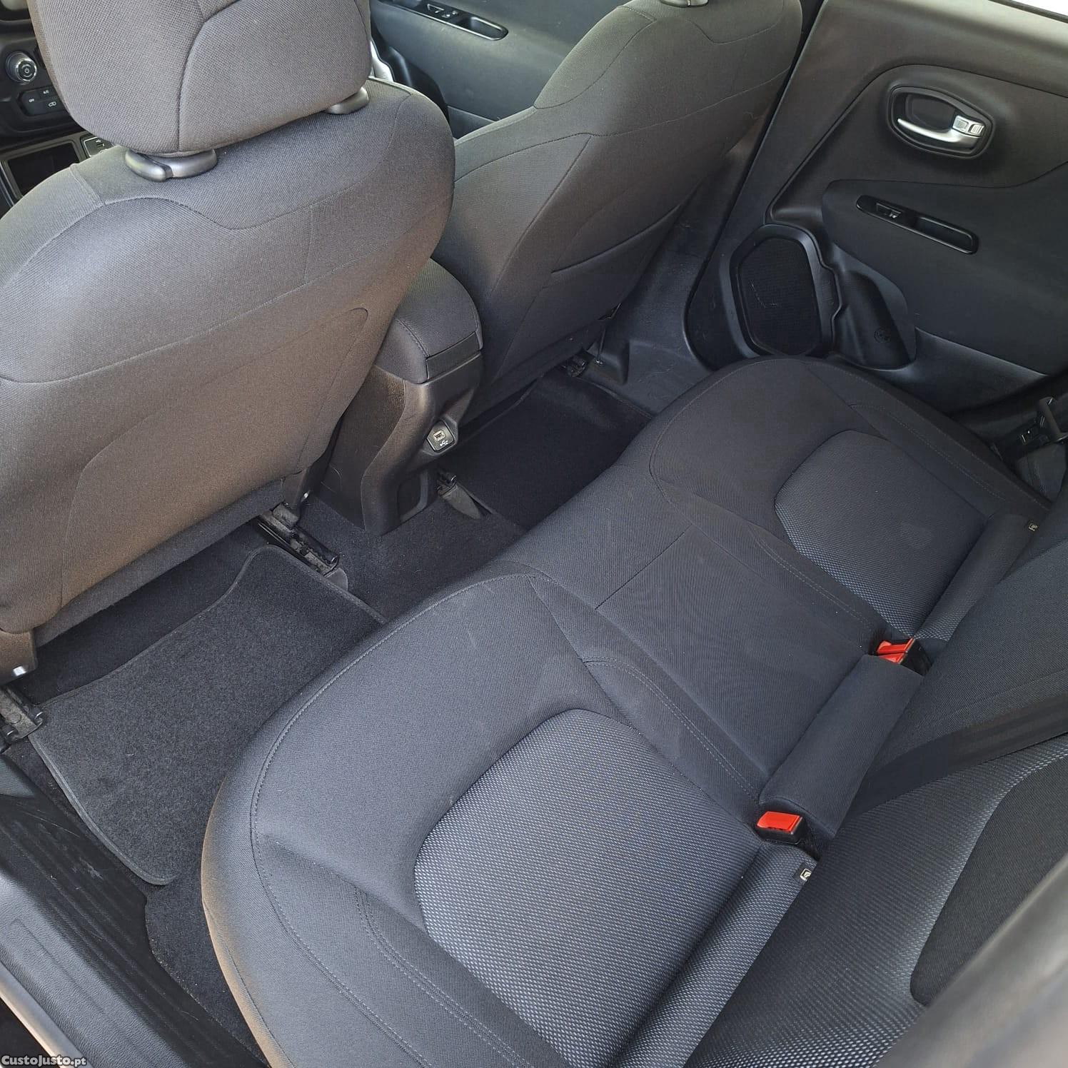 Jeep Renegade 1.0 T Longitude — fotografia 17