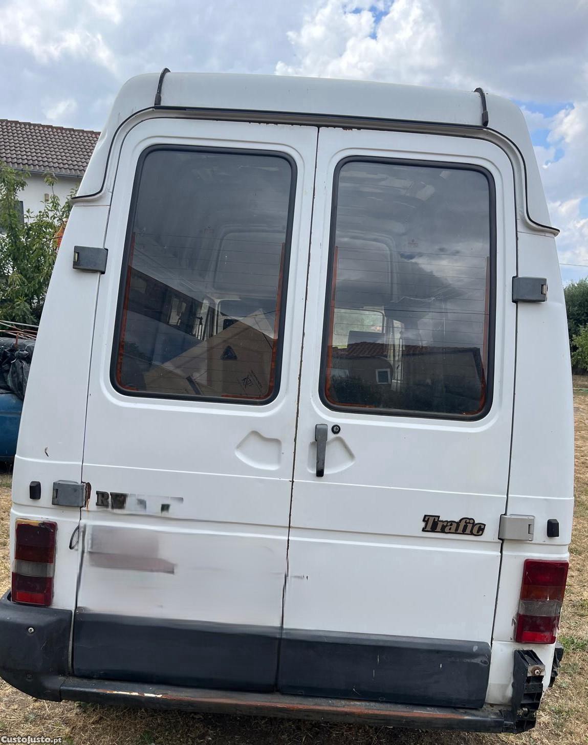 Renault Trafic 2.5D Teto Alto — fotografia 5