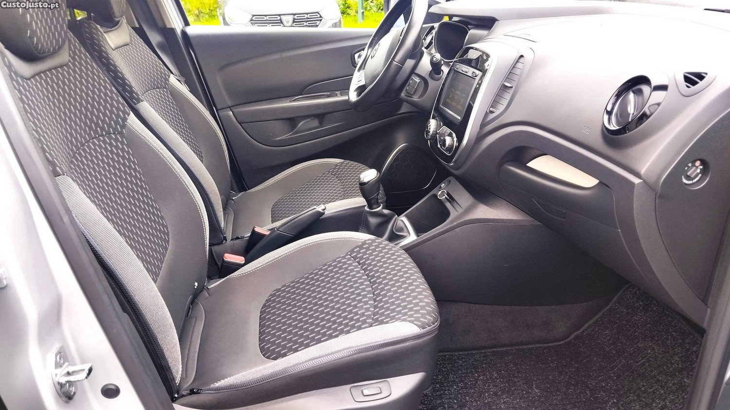 Renault Captur 0.9 TCE - 19 — photo 4