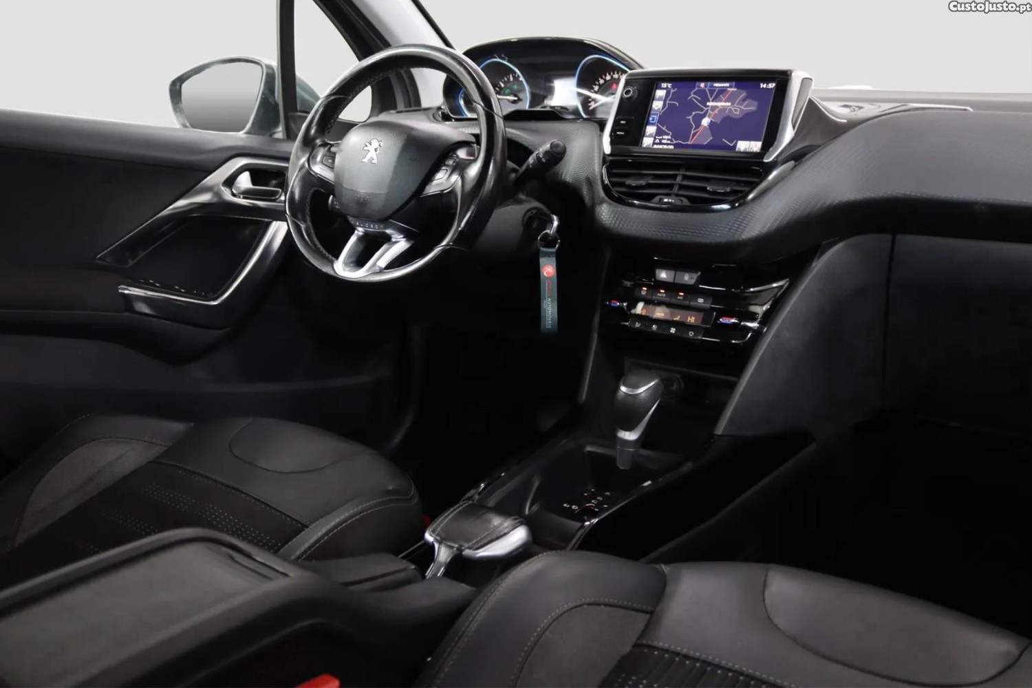 Peugeot 2008 1.2 PureTech Allure EAT6 - 17 — photo 5