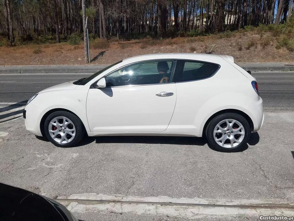 Alfa Romeo MiTo 1.3 jtd distinctive 5kq — fotografia 19