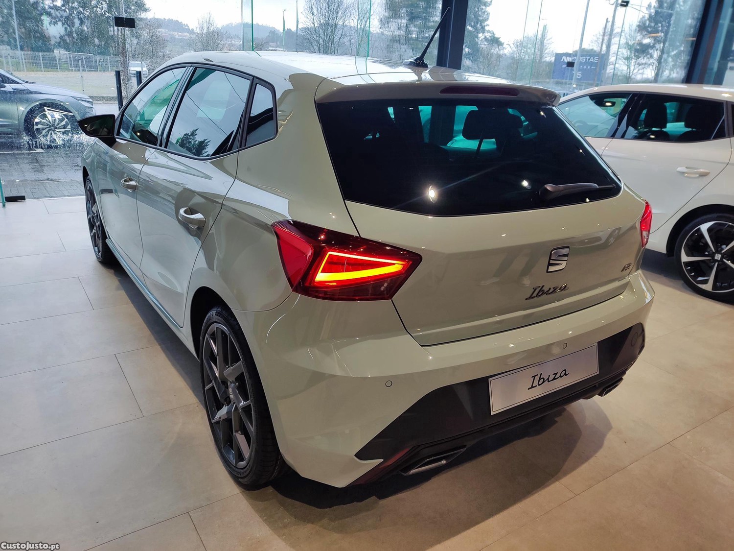SEAT Ibiza FR 115 CV Modelo novo - Cinzento oniric — fotografia 9