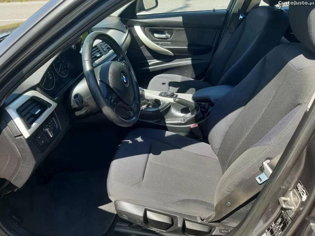 BMW 318 D touring line sport — fotografia 5