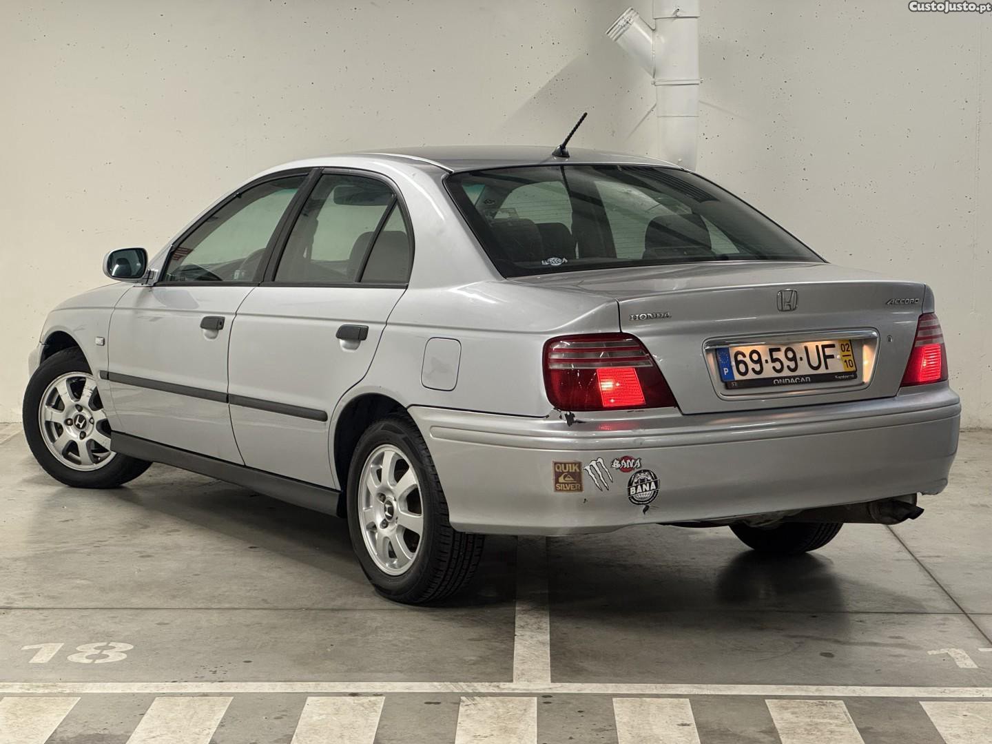 Honda Accord 1.6 LS — fotografia 13