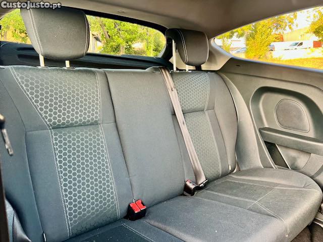 Ford Fiesta 1.25i 16V TITANIUM PLUS+ 82CV | COMO NOVO | BLUETOOTH | MÃOS LIVRES | USB | VIDROS PRIVACY — fotografia 5