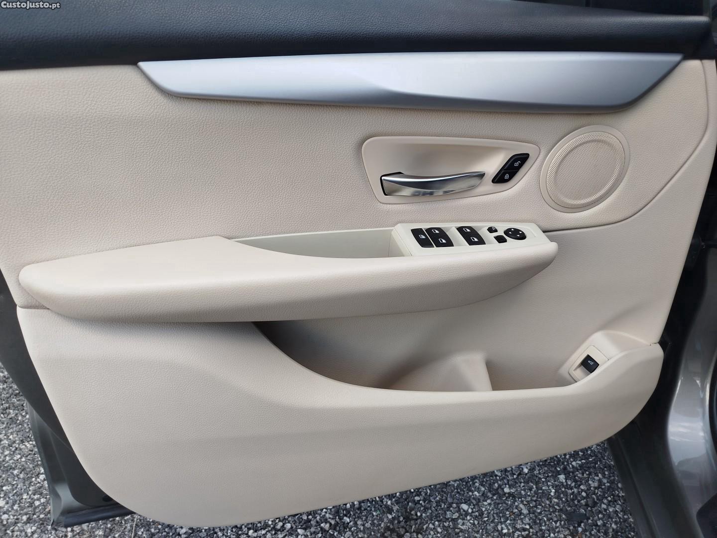 BMW 216 Active Tourer d Luxury Line — fotografia 2