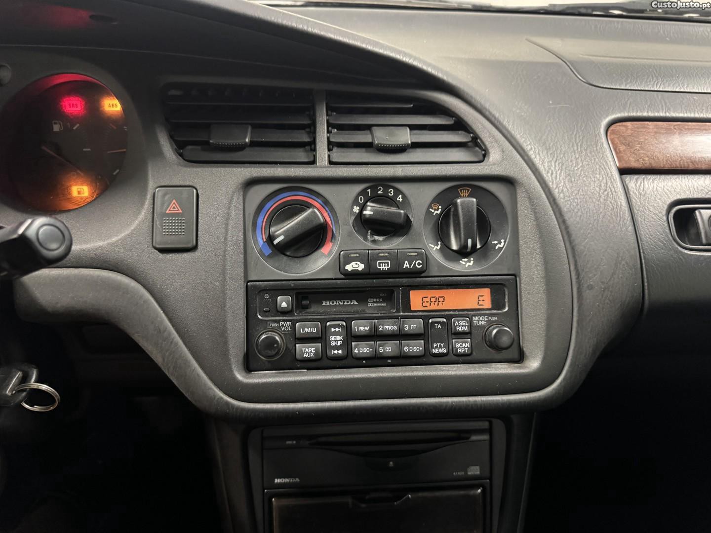 Honda Accord 1.6 LS — fotografia 10