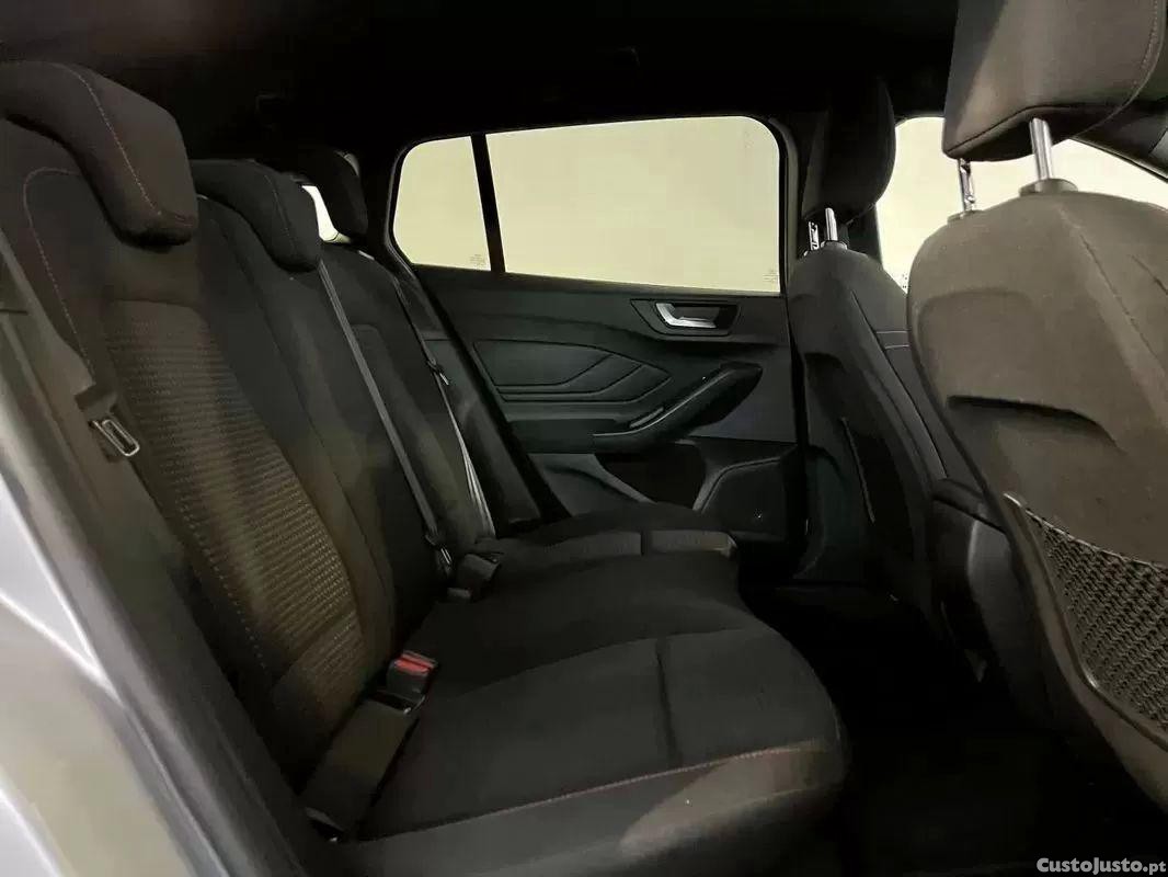 Ford Focus 1.5 tdci ecoblue st-line — fotografia 8