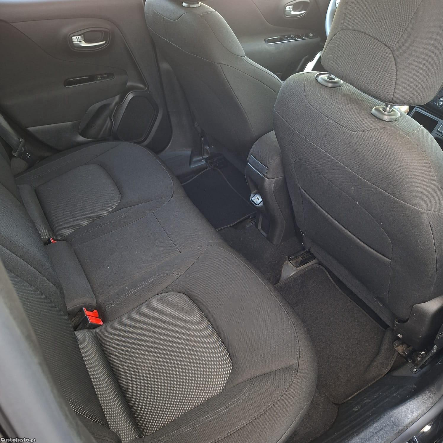 Jeep Renegade 1.0 T Longitude — fotografia 15