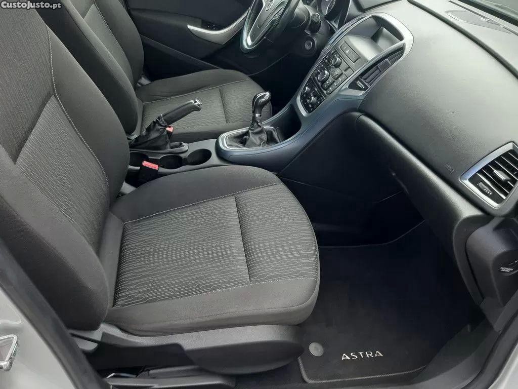 Opel Astra 1.3 cdti cosmo s/s 104g — fotografia 4