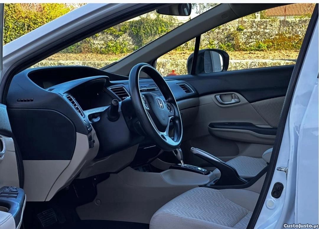 Honda Civic Sedan — fotografia 3