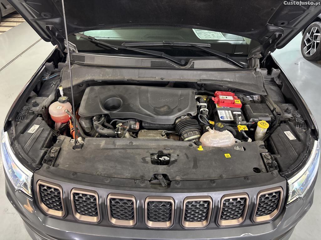 Jeep Compass 1.3 TG 4Xe Upland 240cv — fotografia 24