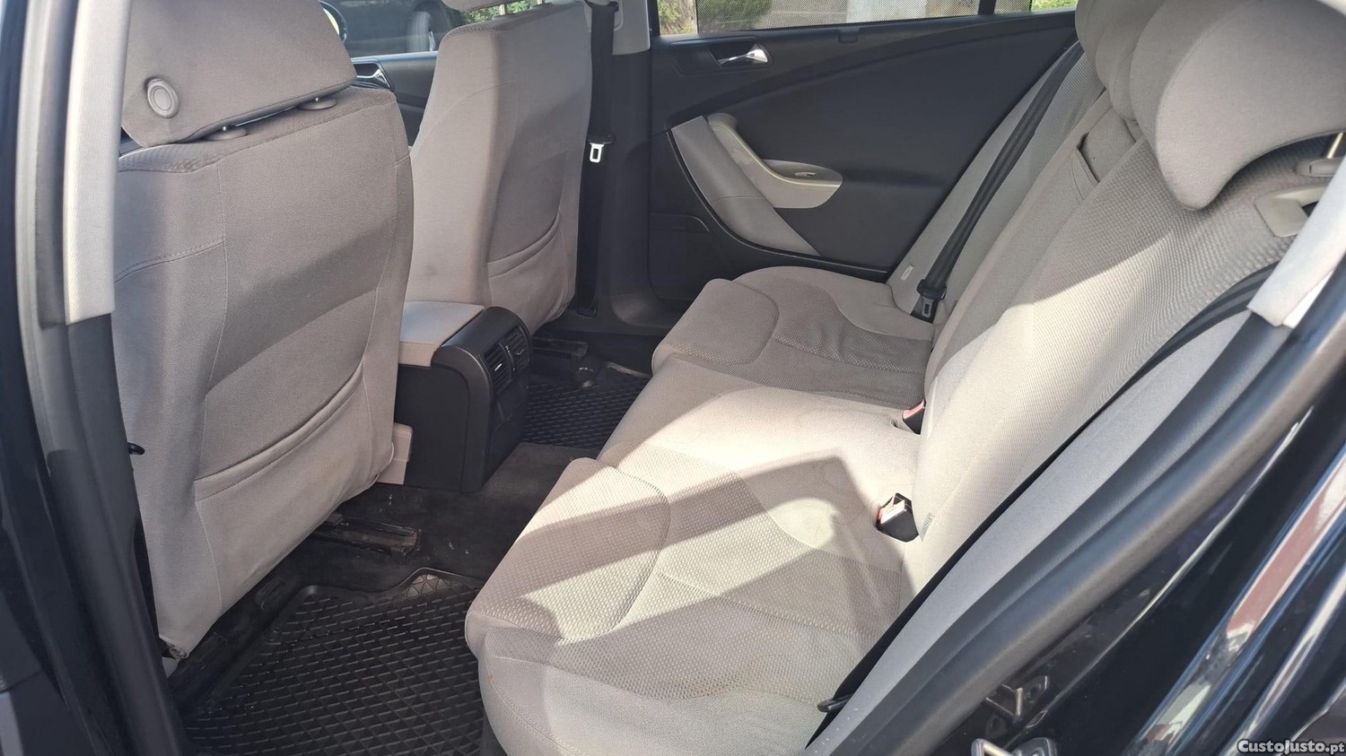Volkswagen Passat 2.0 TDi Confortline — fotografia 2
