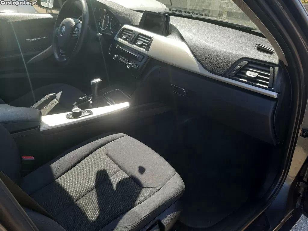 BMW 318 D touring line sport — fotografia 3