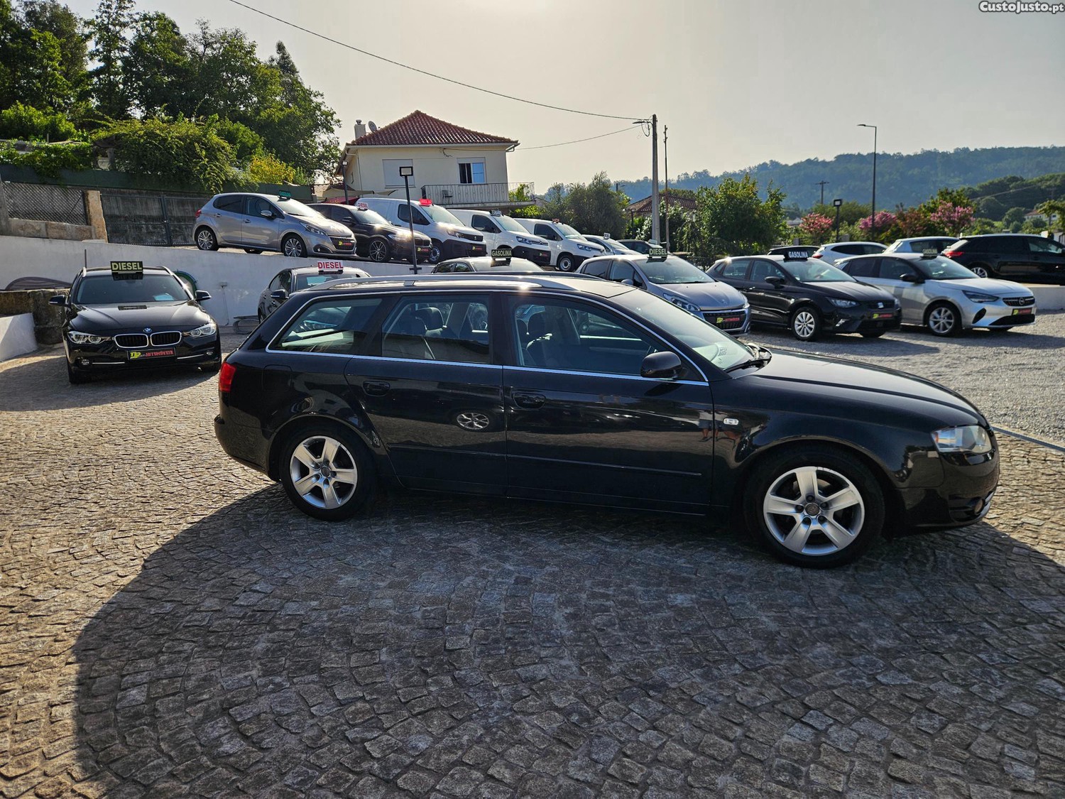Audi A4 AVANT 2.0 TDI 140CV — fotografia 21