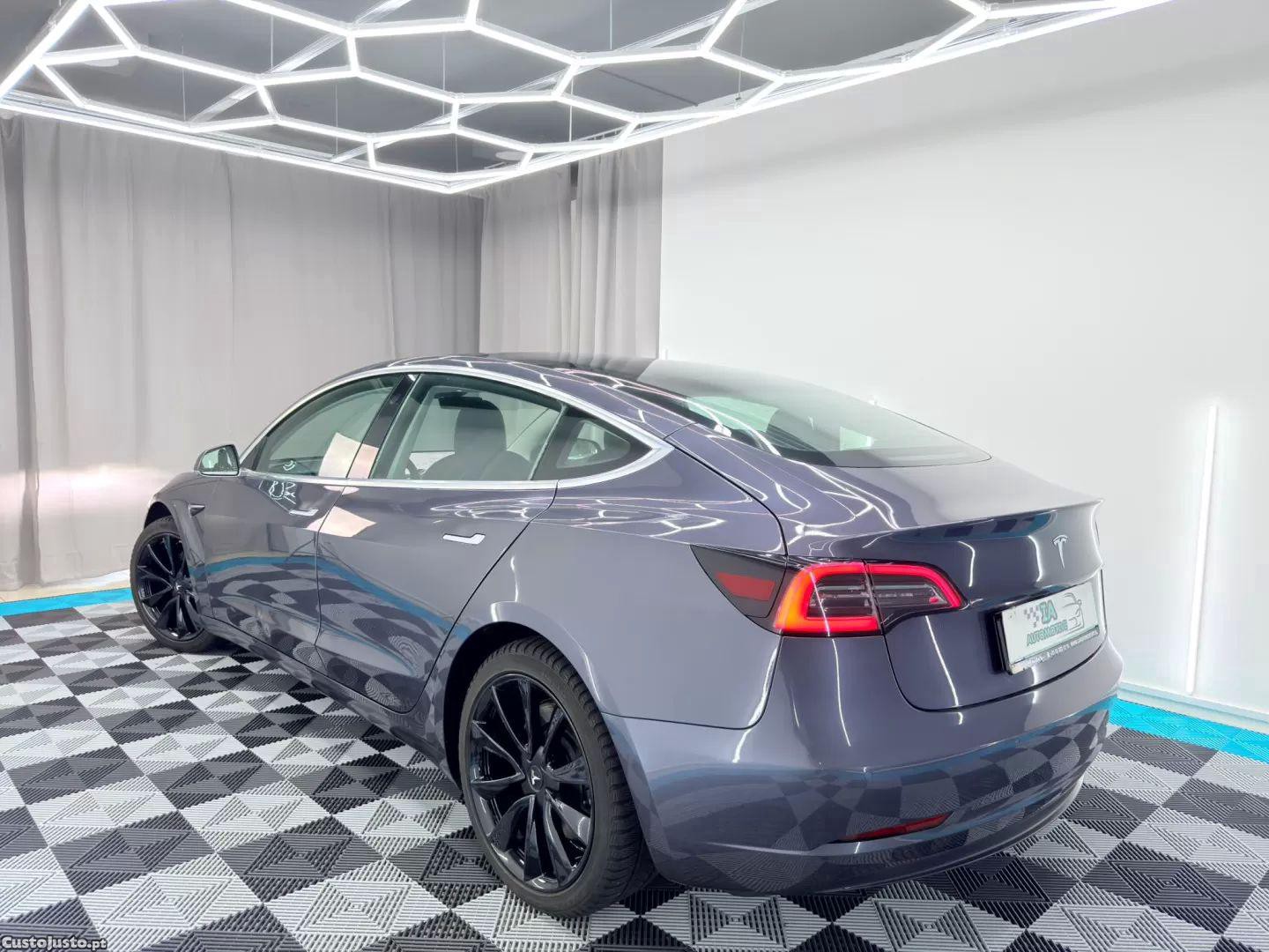 Tesla Model 3 Standard rwd plus — fotografia 19