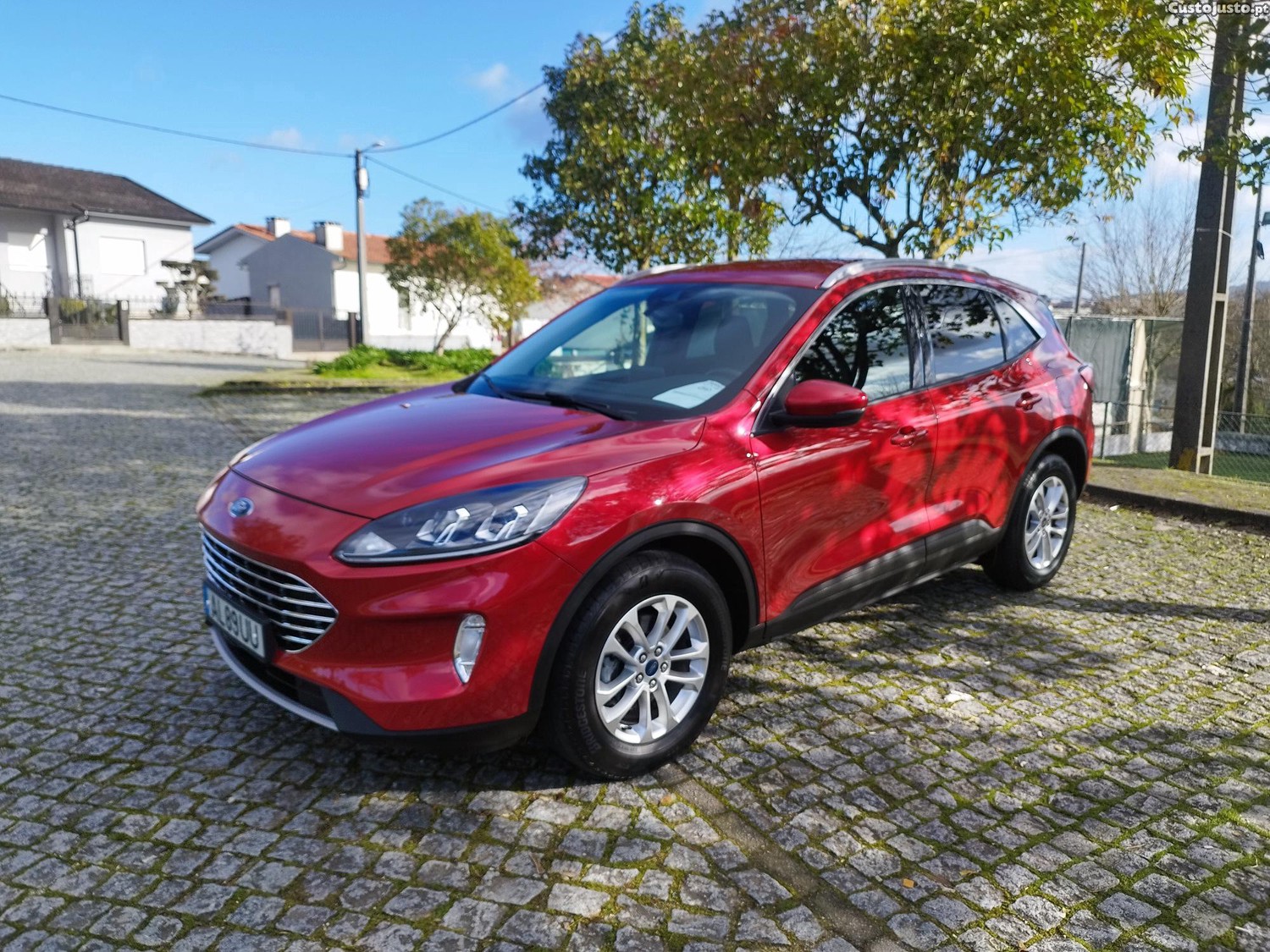 Ford Kuga 1.5 TDCI TITANIUM AUTO — fotografia 13